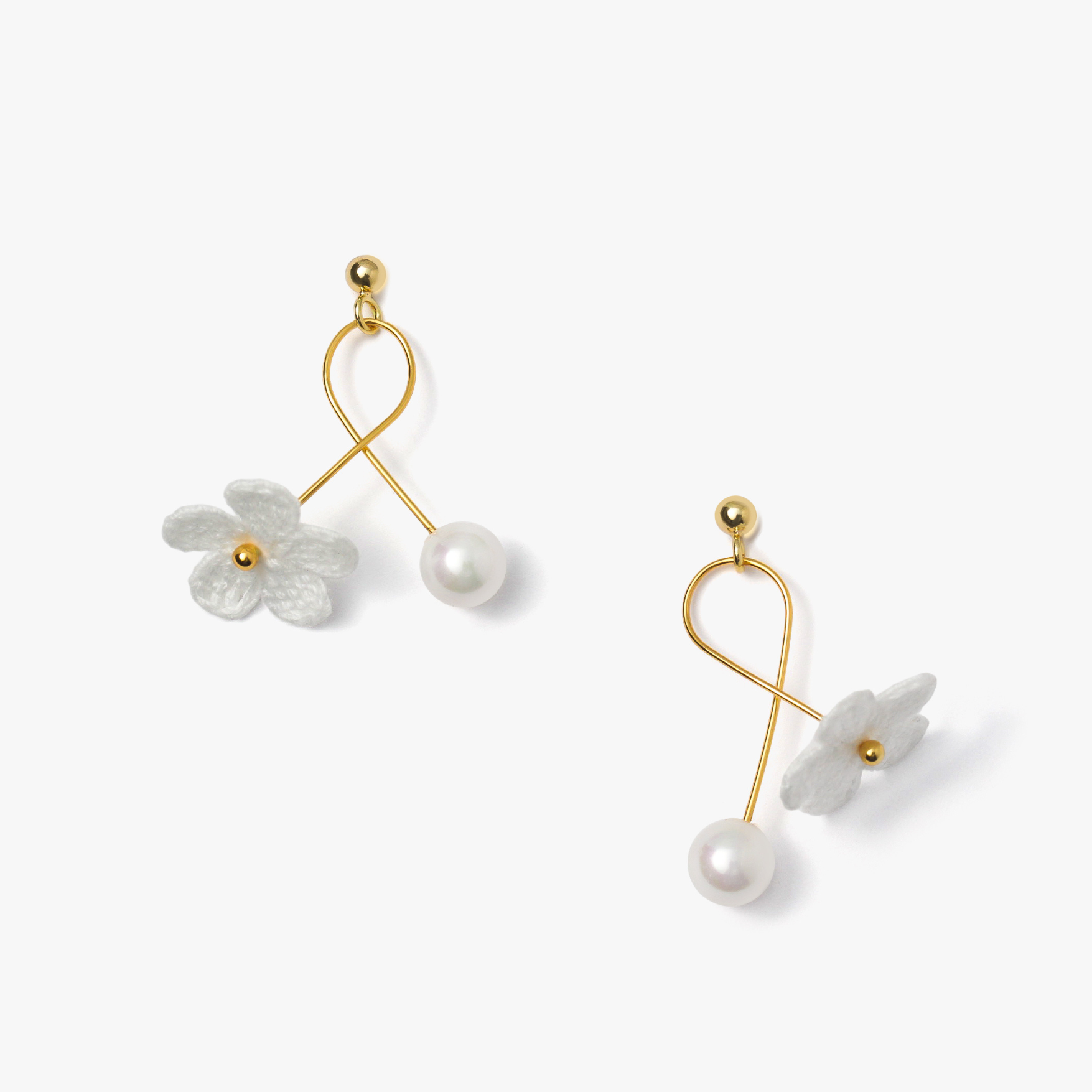 Daisy Pearl Earrings